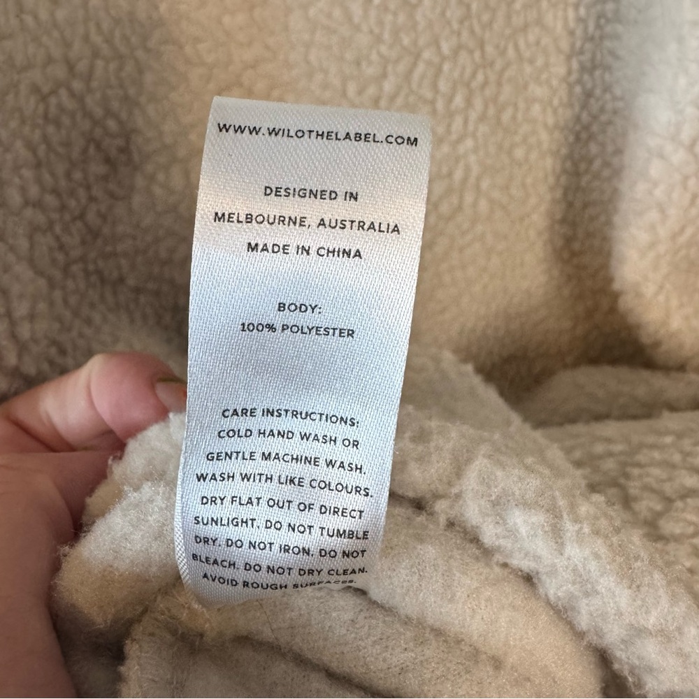 Wilo The Label Cozy Fleece Pullover in Cream and Teal Size Medium - Picture 7 of 7